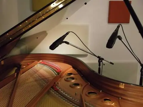 7th Note（セブンスノート）：グランドピアノの内部とマイク