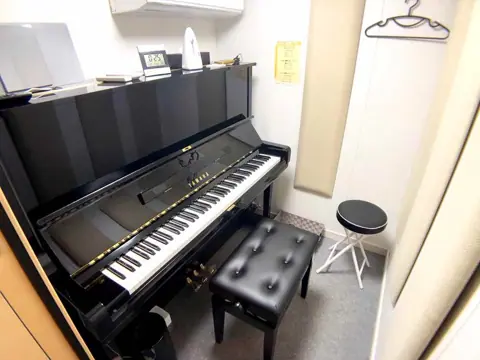 アイオン音楽スタジオ(アップライトピアノのある部屋)