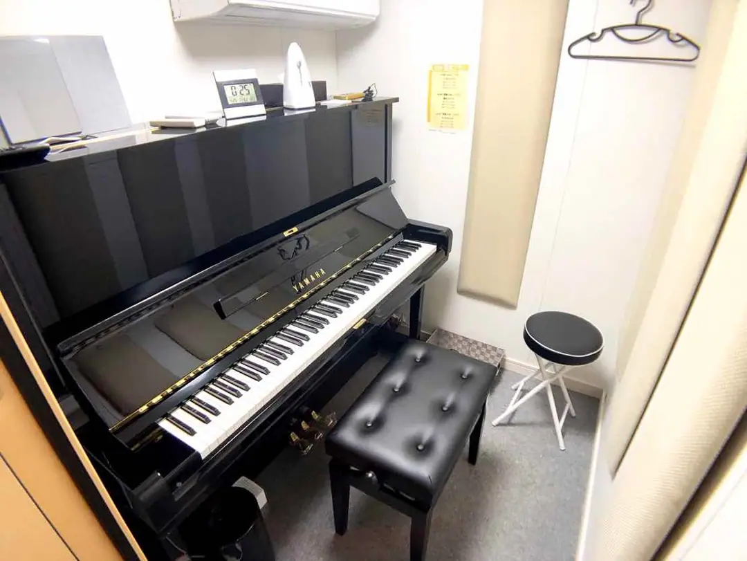 アイオン音楽スタジオ（アップライトピアノのある部屋）