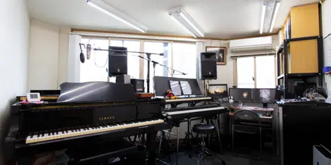 阿野音楽教室 レンタルスタジオ（レンタルスタジオANO）：グランドピアノとキーボードのある部屋