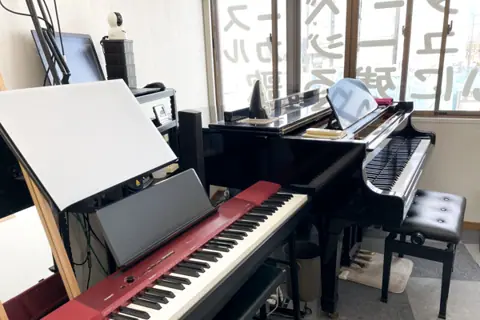 阿野音楽教室 レンタルスタジオ（レンタルスタジオANO）：キーボードとグランドピアノ
