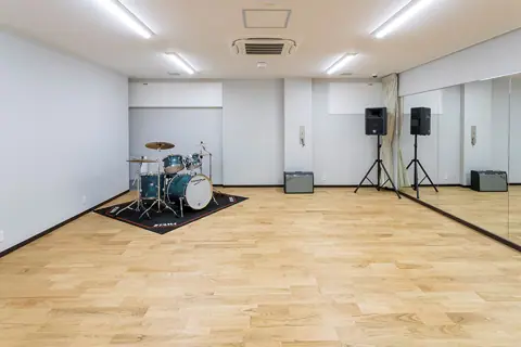 浅野太鼓レンタルスタジオ：ドラムセットのあるCスタジオ