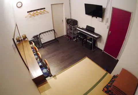 ライブハウス AVANTI（練習スタジオ）：キーボードのある畳敷きの部屋