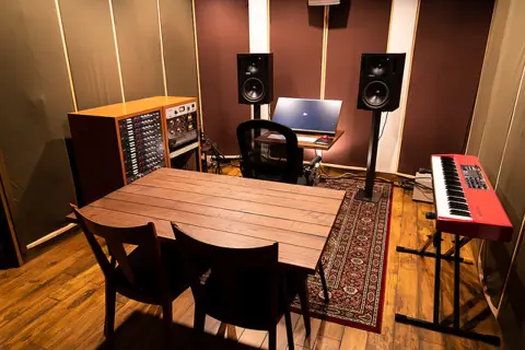 BAGUS Recording Studio（バグース・レコーディングスタジオ）（コントロールルーム）