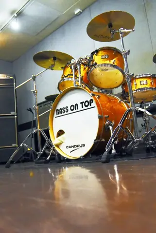 BASS ON TOP 大阪梅田店：ドラムセット