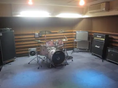 Sound Studio Blue Moon Tachikawa(ドラムとアンプのある練習室)