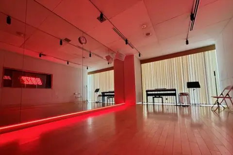 BUZZ福岡本店：電子ピアノのあるスタジオ