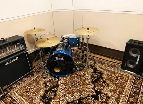 CANON RECORDINGS（カノンレコーディングス）（ドラムとアンプのある部屋）