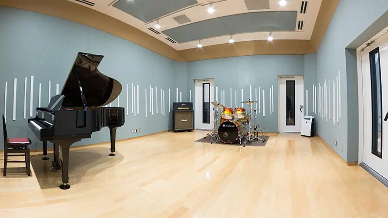 CSE Recording Studio(グランドピアノとドラムのある録音ルーム)
