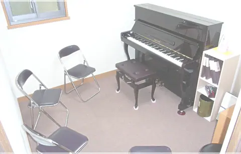 ドルチェ音楽学園 貸しスタジオ:アップライトピアノのある部屋