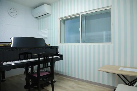 ドリームスタジオ西大島：グランドピアノのある部屋