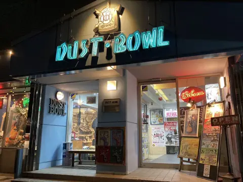 ダストボウル楽器 高崎店 練習スタジオ（店舗の入口）