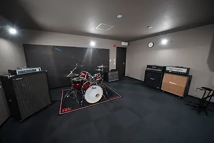 高松ELEVEN STUDIO(ドラムとアンプのある練習室)