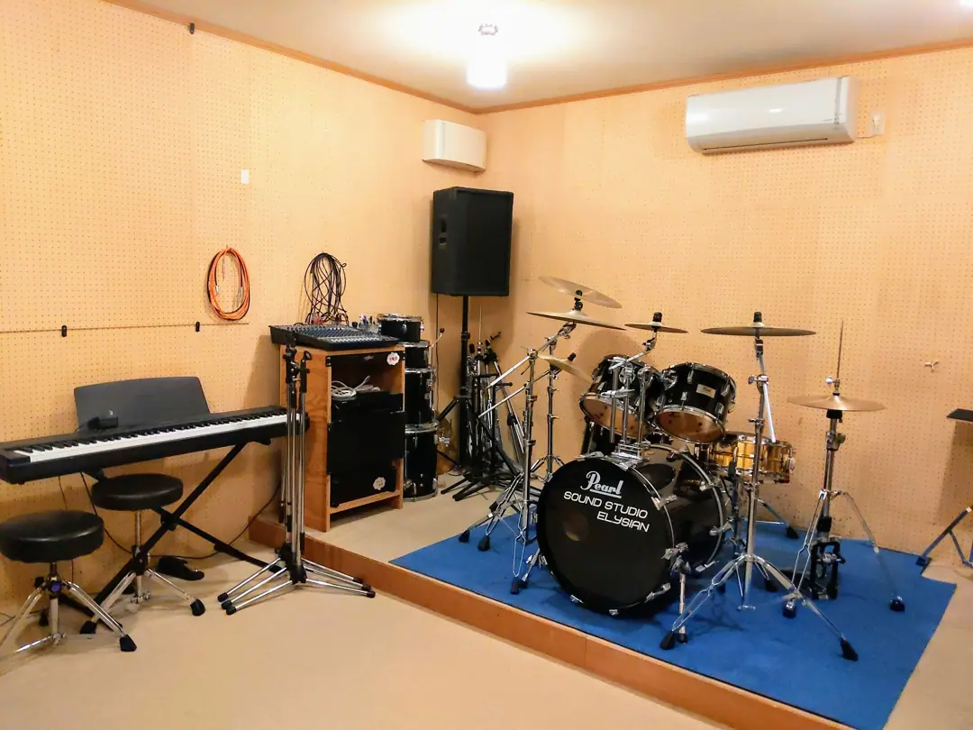 Sound Studio Elysian(サウンドスタジオ エリシアン)(ドラムとキーボードのある練習室)