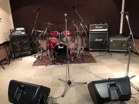 SOUND STUDIO FILL☆IN(ドラムとアンプのある練習室)