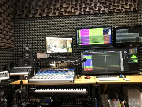 Gatemusic（ゲートミュージック）：録音用のパソコンとミキサー