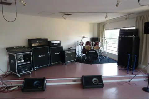 GOU STUDIO（GOUスタジオ）（ドラムとアンプのある練習室）