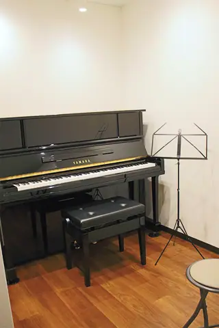 グリーンヒル音楽スタジオ（練習室（アップライトピアノ））