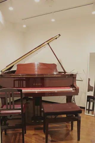 グリーンヒル音楽スタジオ：練習室（グランドピアノ）