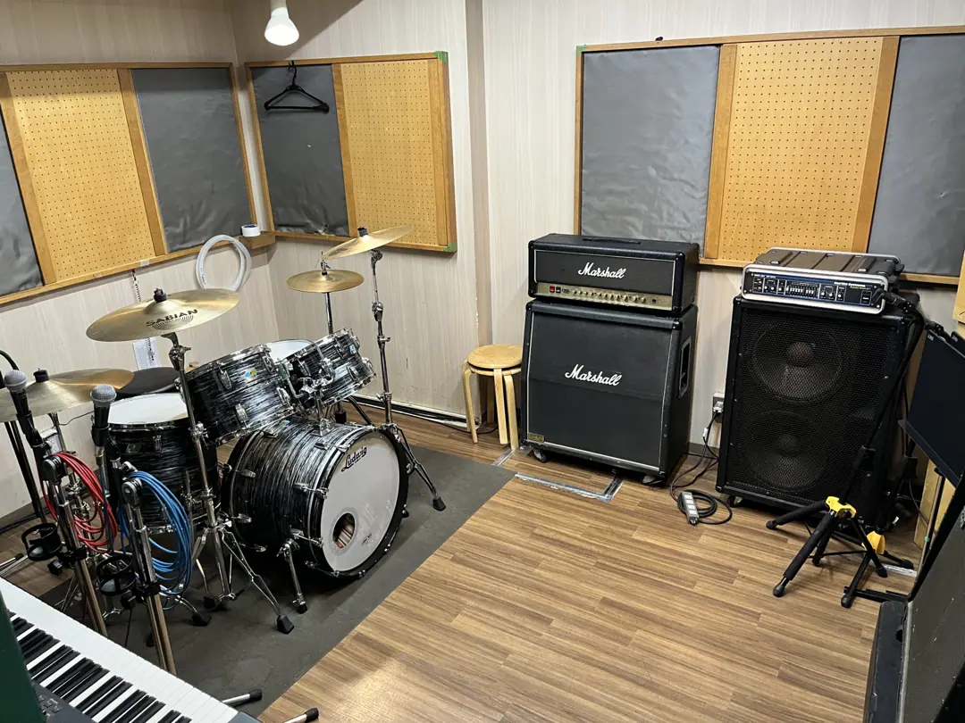 music studio hanamauii(ドラムとアンプのある練習室)