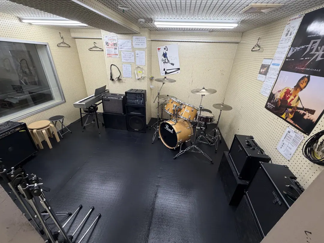 原楽器店 練習スタジオ・2Fホール(ドラムとアンプのあるスタジオ)