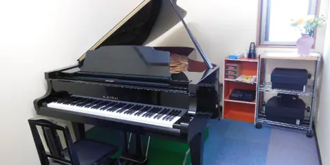 ハセガワ楽器 一宮センター レンタルルーム(グランドピアノのある部屋)