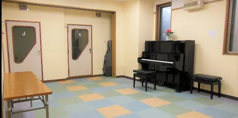 ハセガワ楽器 一宮センター レンタルルーム：アップライトピアノのある部屋