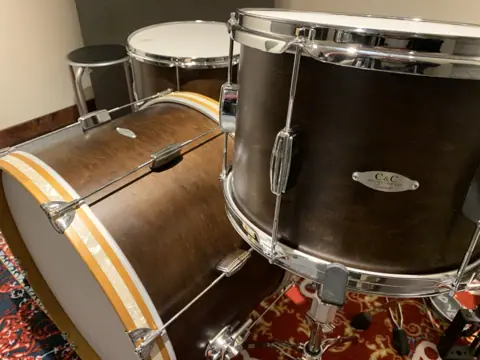 HELLO DOLLY STUDIO：ドラムセット