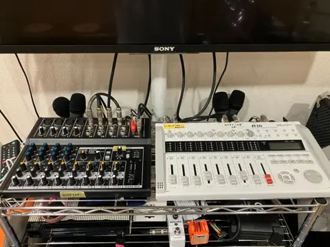 音楽スタジオ 秘密基地：ミキサーとレコーダー