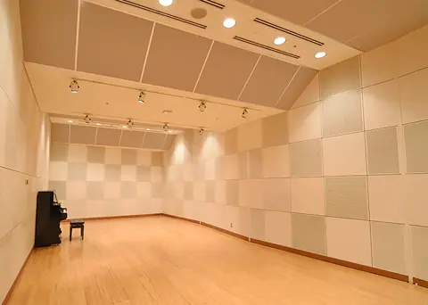 タクトホームこもれびGRAFAREホール（保谷こもれびホール）音楽練習室・リハーサル室：アップライトピアノのある部屋