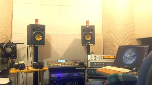 STUDIO HYBRIDGE（スタジオハイブリッジ）（レコーディングスタジオのモニタースピーカーと機材）