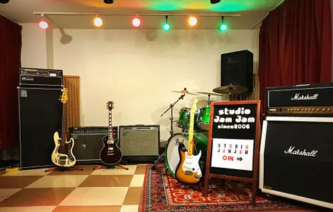 STUDIO JAMJAM（ドラム、ギター、Marshallアンプのある練習室）