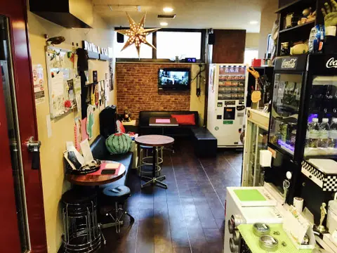STUDIO JAMJAM：ソファのあるロビー