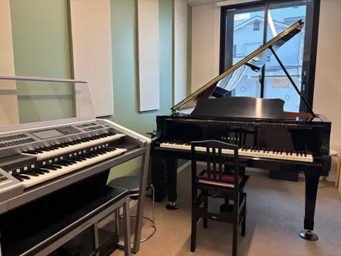 JEUGIA フォーラム京都御所南 練習室レンタル（グランドピアノとエレクトーンのある部屋）