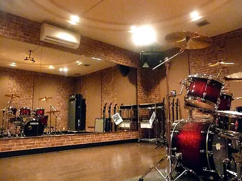 J'Z STUDIO 千歳烏山店(ドラムセットと鏡のあるスタジオ)