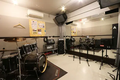 J'z Studio(ジェイズスタジオ)(ドラムとミラーのある練習室)