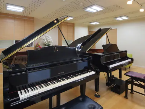 Kamizono Music Studio ピアノレンタルスタジオ：グランドピアノ2台