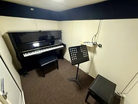 Melovivo Studio（メロビーボ スタジオ）（アップライトピアノのある部屋）