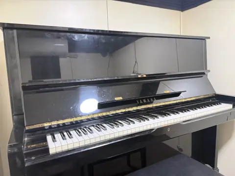 Melovivo Studio（メロビーボ スタジオ）：アップライトピアノ