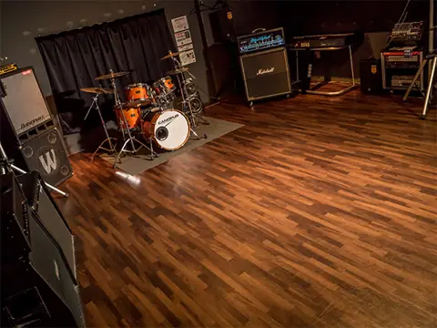 mg's Studio（エムジーズスタジオ）：ドラムとアンプのある練習室