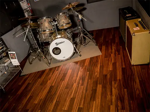 mg's Studio（エムジーズスタジオ）：ドラムとアンプのある練習室