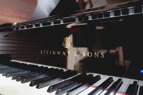 ミュージックサロン ミルキィロック：STEINWAYのグランドピアノ