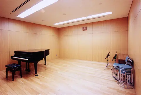 三鷹市芸術文化センター 音楽練習室（グランドピアノのある練習室）