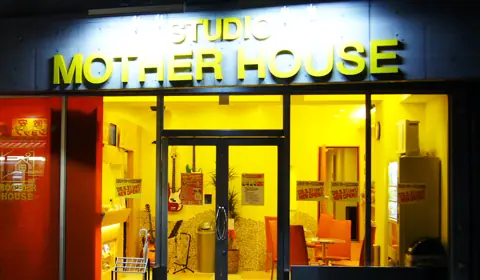 スタジオ マザーハウス 江古田店：店舗の外観