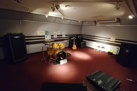 村井楽器 小牧店 レンタルスタジオ（ドラムとミキサーのある練習室）