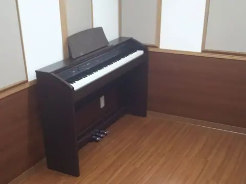 music studio Mays（ミュージックスタジオ メイズ）：電子ピアノのある部屋