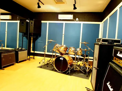 MUSIC PLANT 花室スタジオ（ドラムとアンプのあるスタジオ）