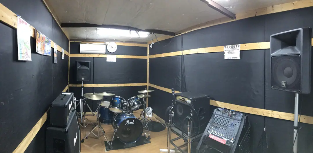 MUSIC PLANT つくば店 リハーサルスタジオ(ドラムとアンプのあるスタジオ)