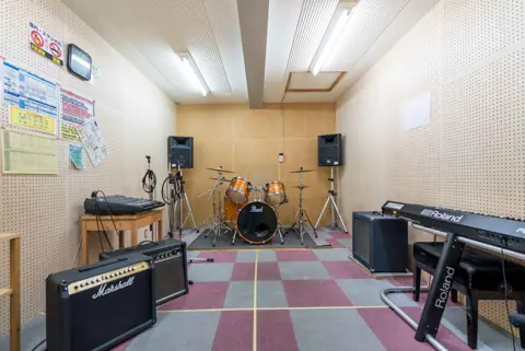ミュージック昭和 STUDIO SESSION（ドラムとアンプのあるスタジオ）