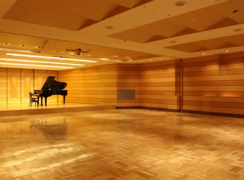 名古屋音楽学校 レンタルスタジオ・貸し練習室：グランドピアノのある広い部屋